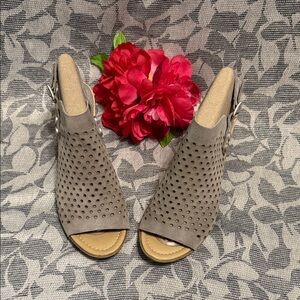 Sofia Milano Grey Suede Perforated Heeled Peep Toe Sandals Size 8